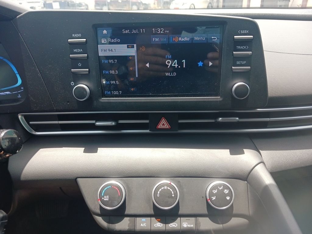 2025 Hyundai Elantra SE - Photo 24