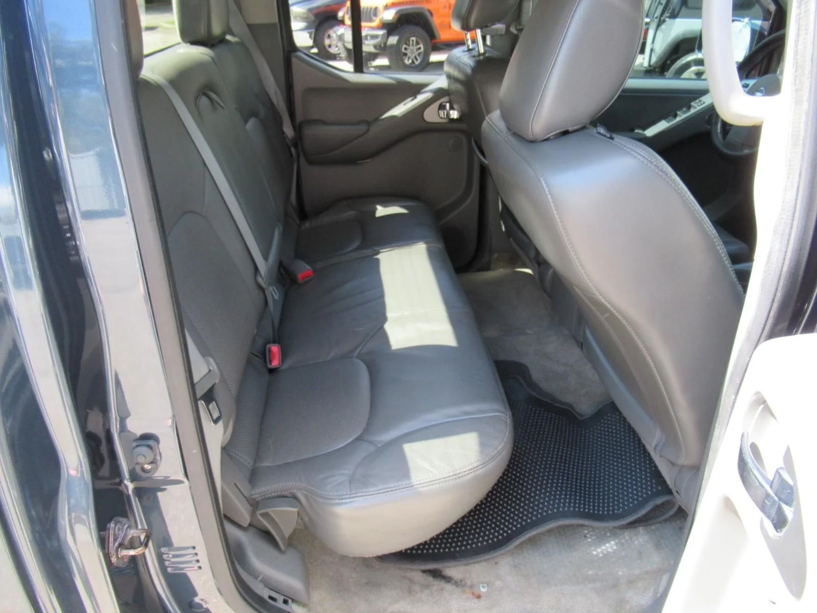 Used 2013 Blue Nissan SL image 32