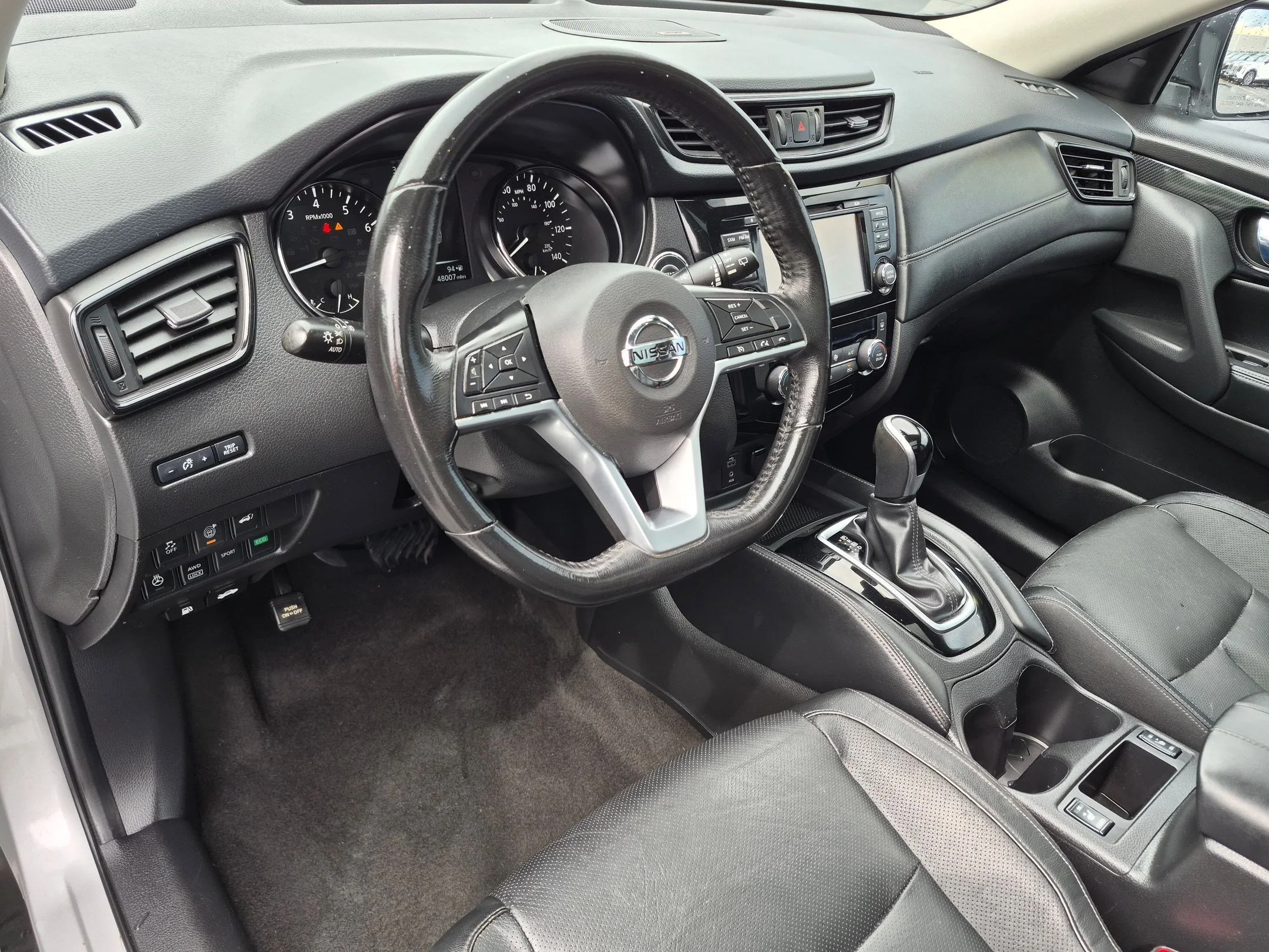 Used 2017 Brilliant Silver Nissan SL image 11