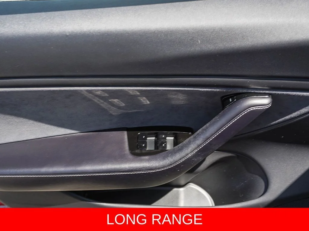 Used 2018  Tesla Long Range image 18