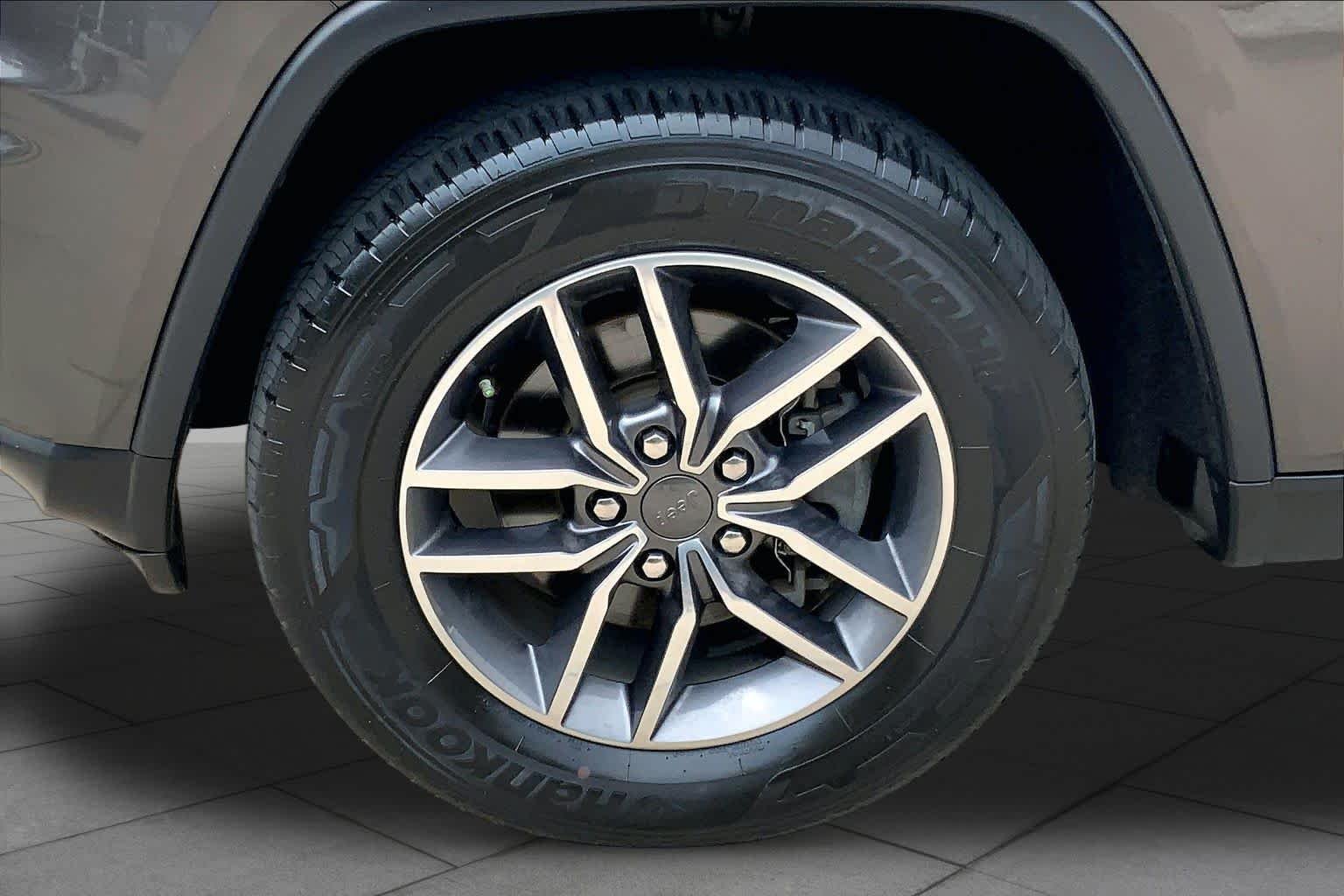 Used 2020 Granite Crystal Metallic Clearcoat Jeep Limited image 11