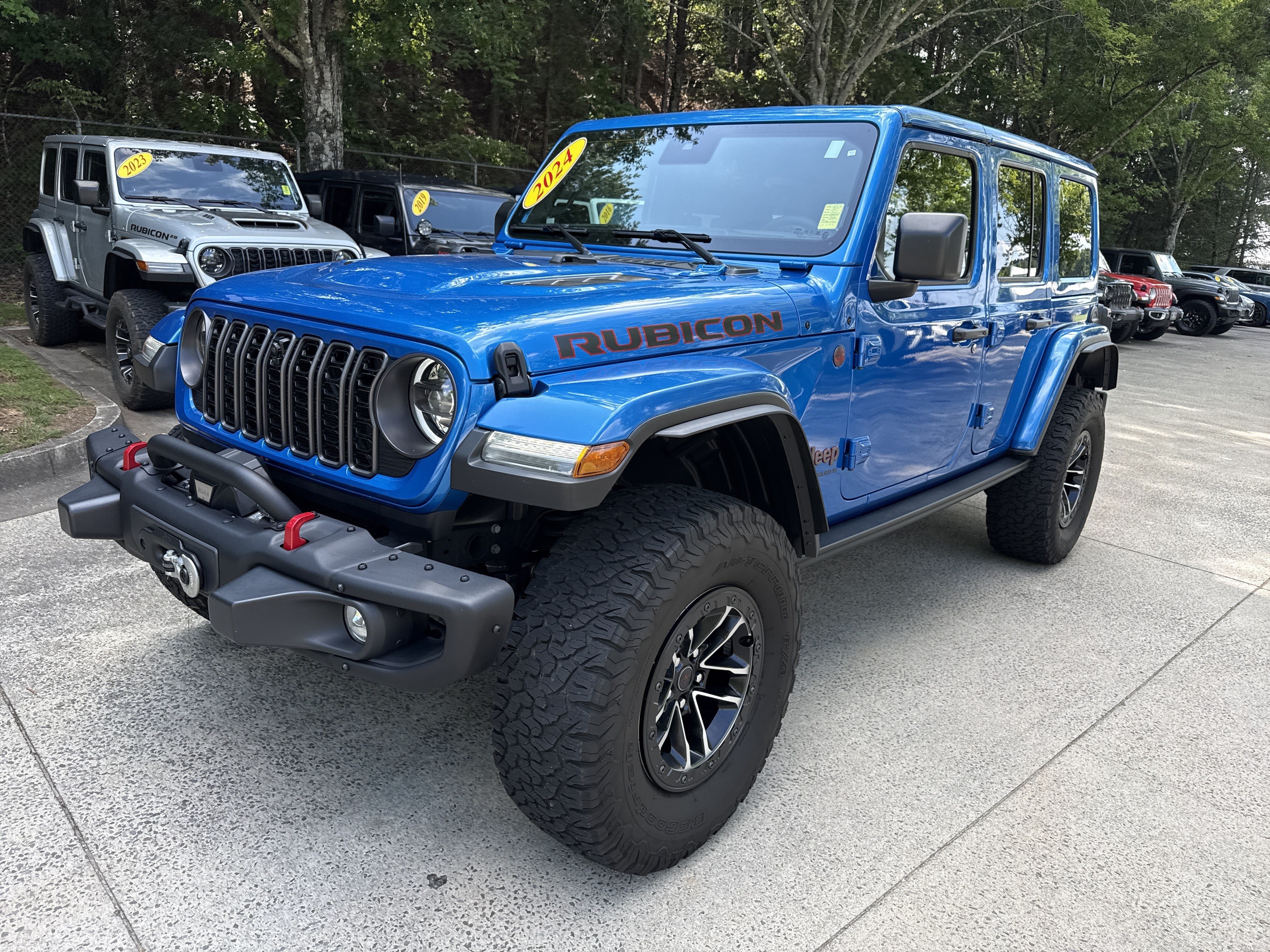 Used 2024 Hydro Blue Pearlcoat Jeep Rubicon X image 3