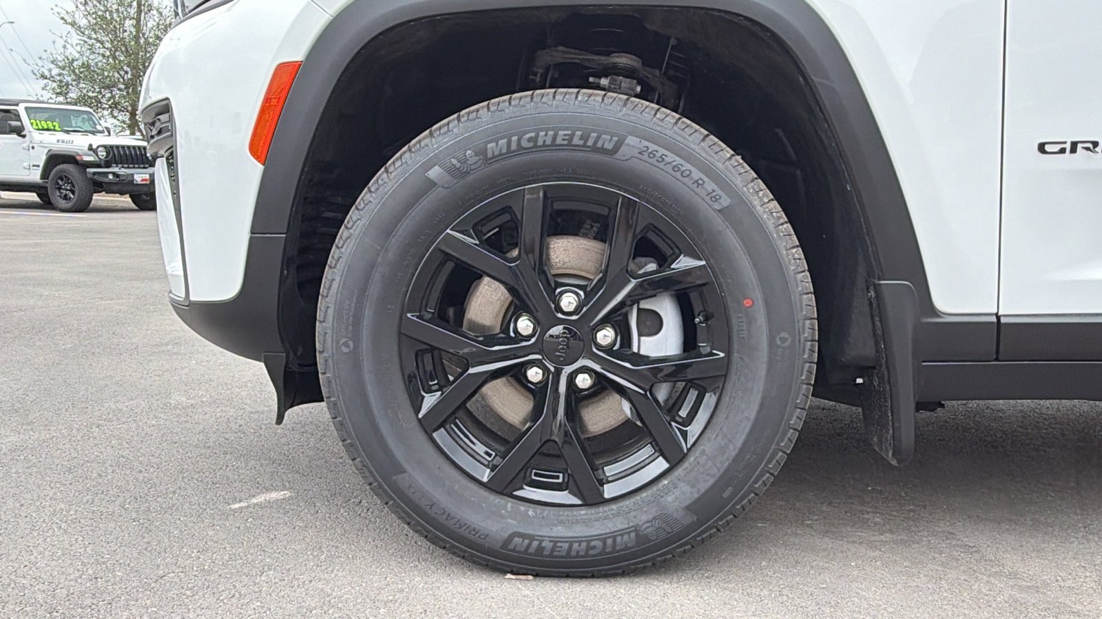 New 2026 Bright White Clear-Coat Exterior Paint Jeep Laredo Altitude image 22