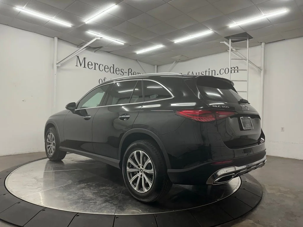 New 2026 Black Mercedes-Benz GLC 300 image 5