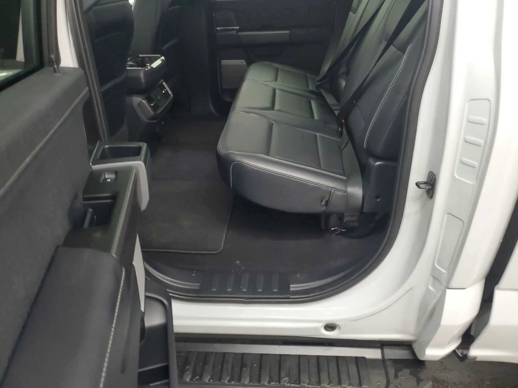 Used 2026 Avalanche Ford LARIAT image 7