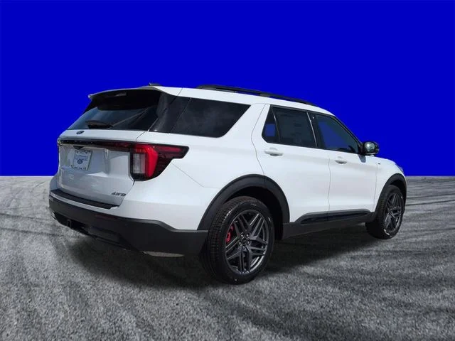 New 2026 Star White Metallic Tri-Coat Ford ST-Line image 4