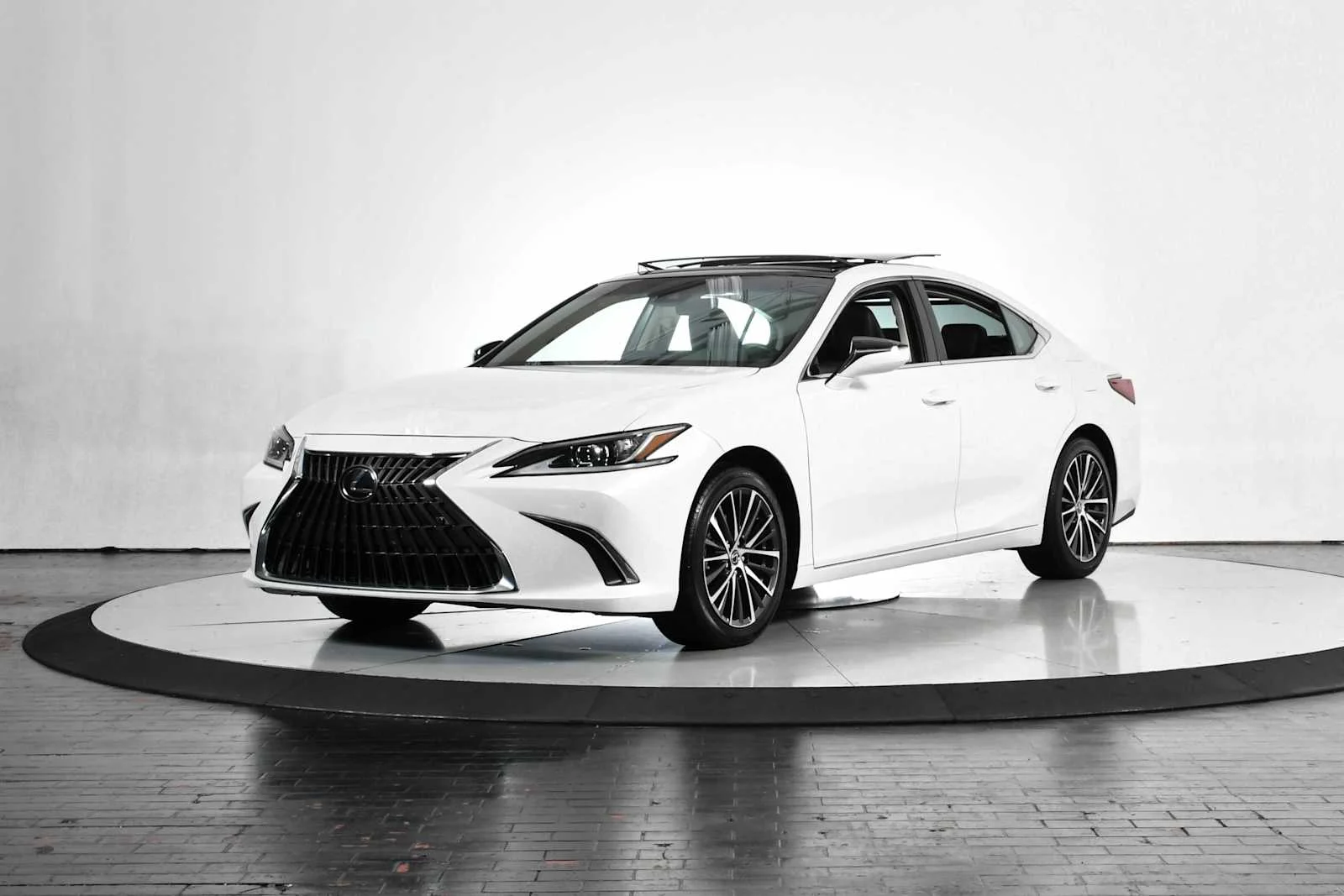 2025 Lexus ES 350 350's photo