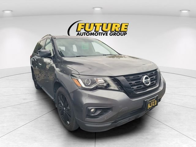 Used 2018 Gray Nissan SL image 1