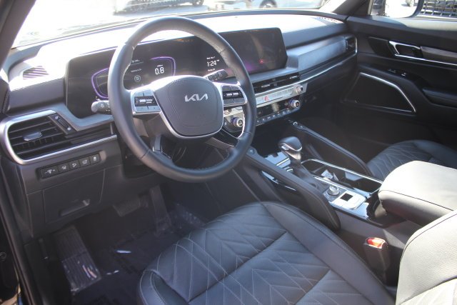 Used 2025 Black Kia EX X-Line image 3