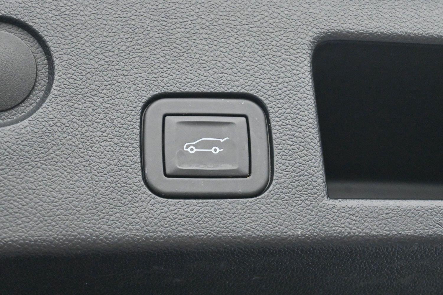 Used 2025 Sterling Gray Metallic Chevrolet FWD RS image 10