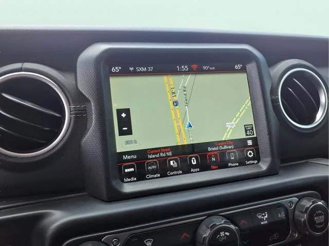 Used 2022 Green Jeep Overland image 24