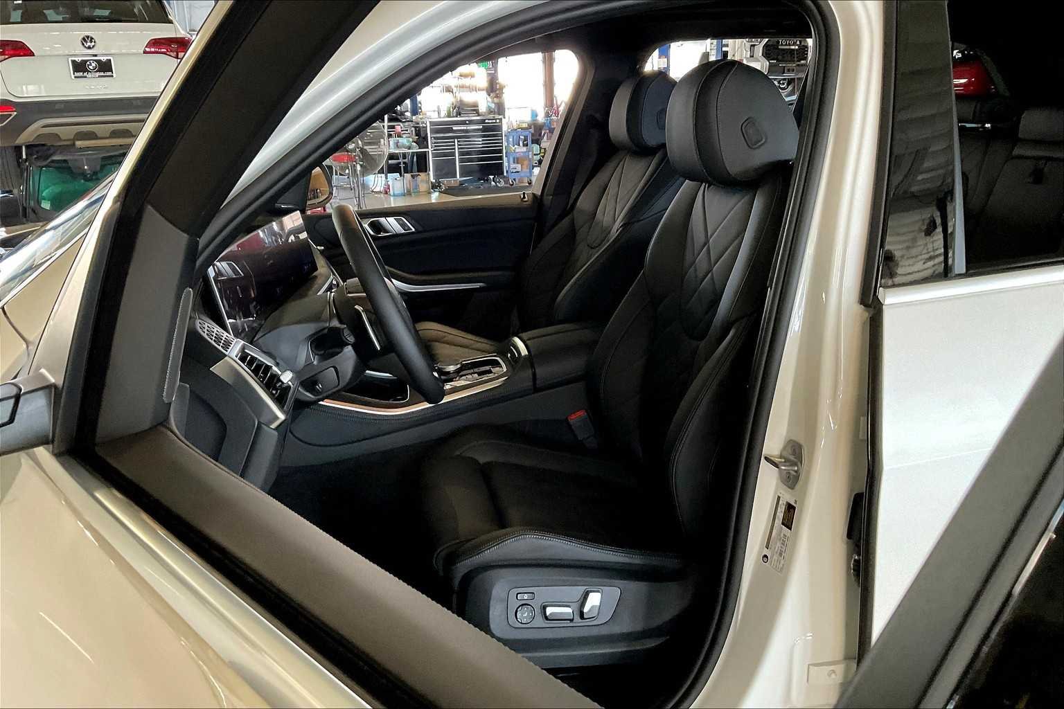 Used 2026 Mineral White Metallic BMW sDrive40i image 9