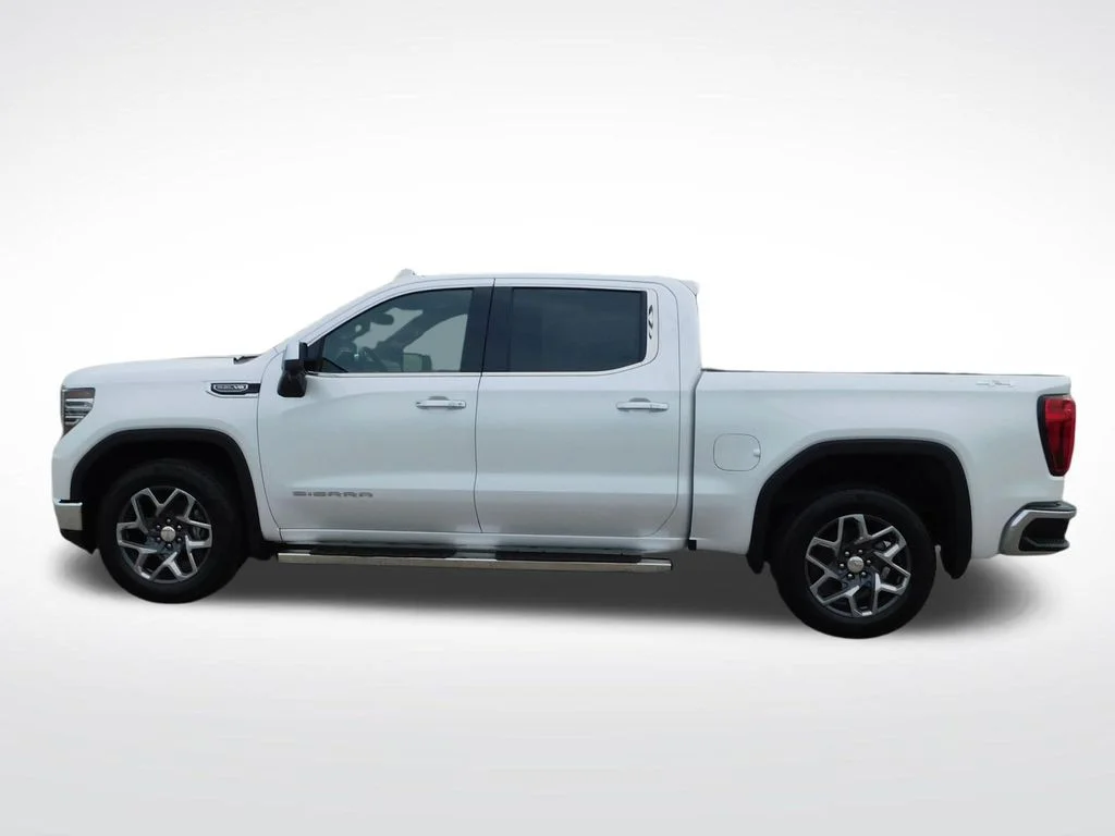 Used 2023 White GMC SLT image 11