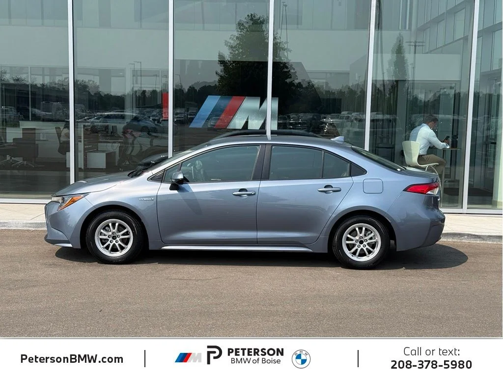Used 2021  Toyota LE image 2