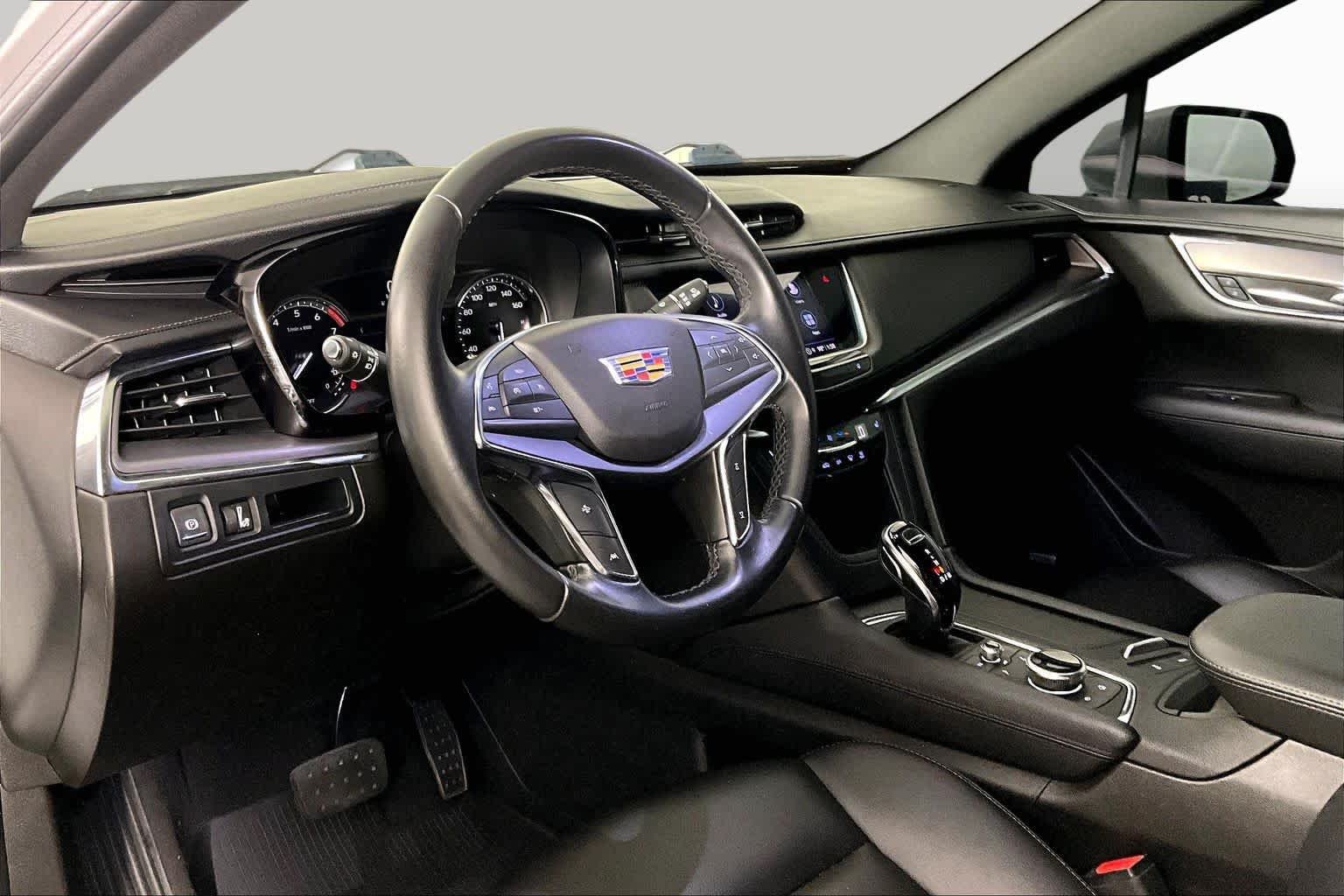 Used 2022 Crystal White Tricoat Cadillac Luxury image 17