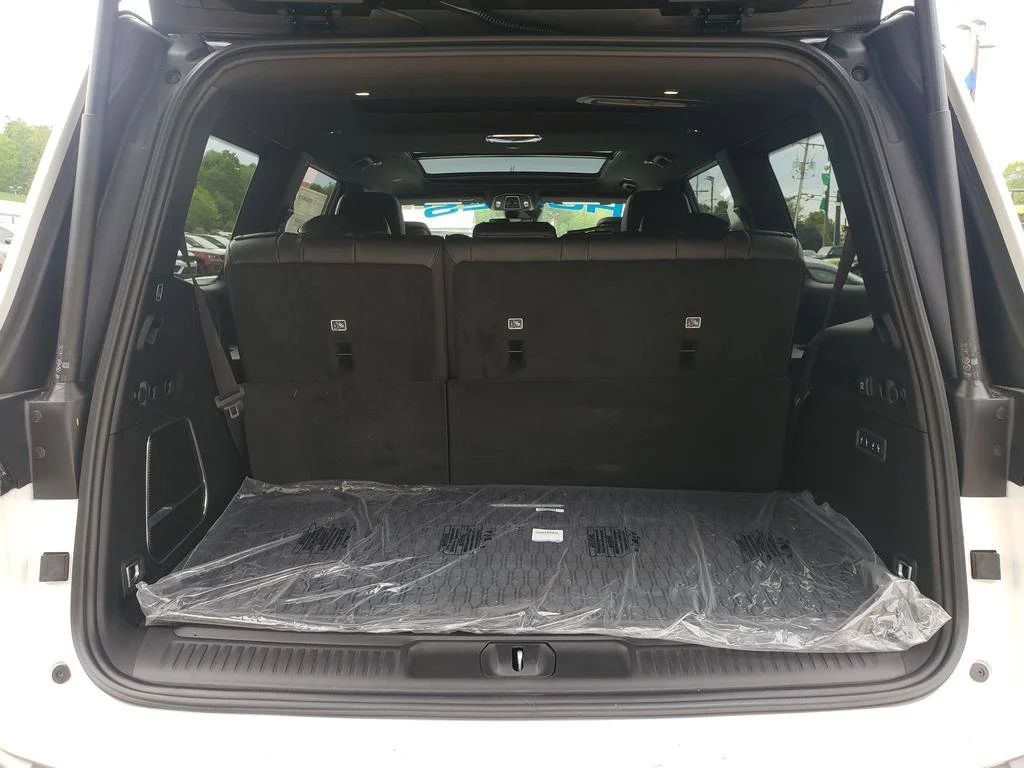 New 2026 Bright White Clear-Coat Exterior Paint Jeep Upland image 5