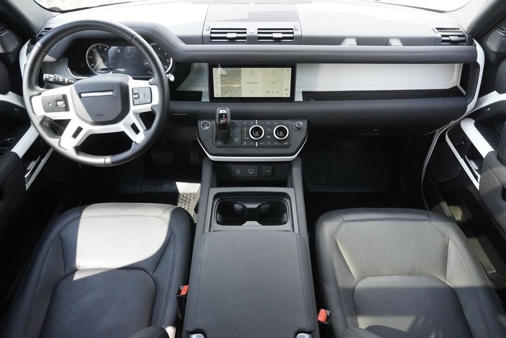 Used 2023 White Land Rover S image 9