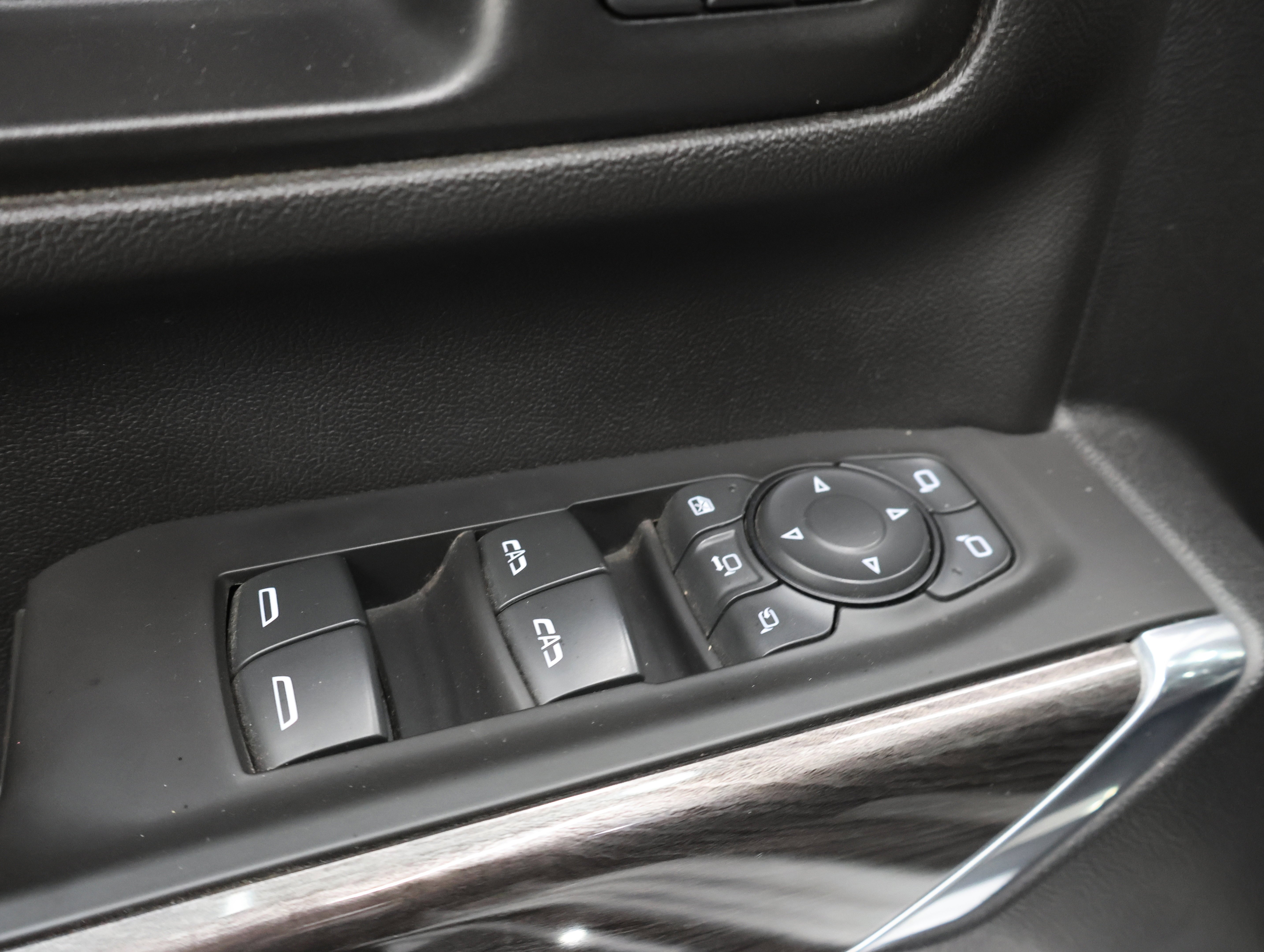 Used 2020 Silver Ice Metallic Chevrolet LTZ: CREW-SHORT-LTZ-Z71-DIESEL-4WD-NAV-HEAT/COOL SEATS-1 OWNER image 45