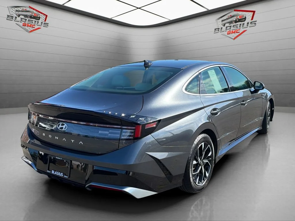 Used 2025 Gray Hyundai SEL image 5