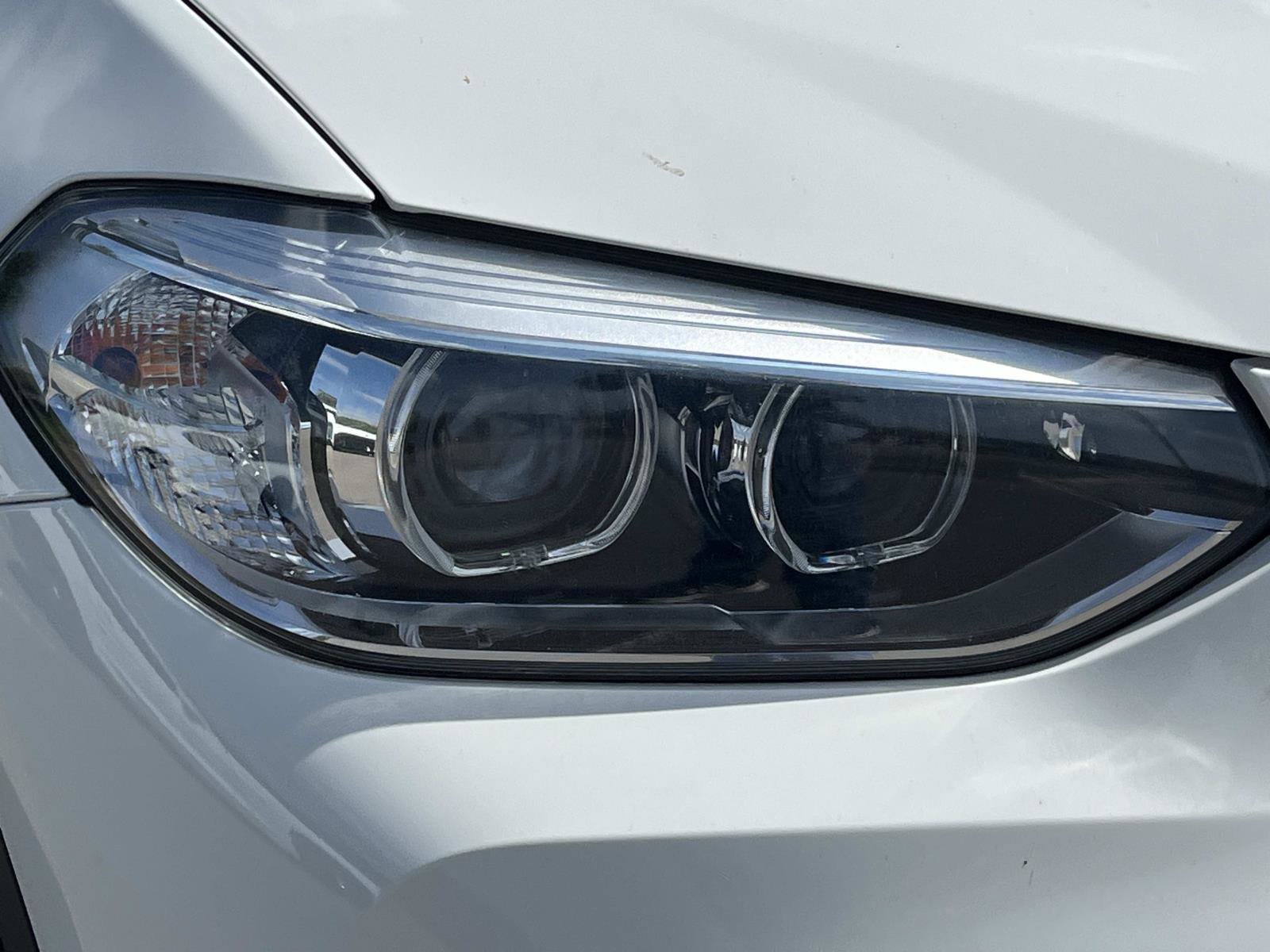 Used 2018 Alpine White BMW xDrive30i image 4