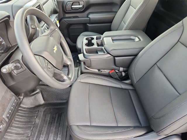 2025 Chevrolet Silverado 3500 HD Chassis Cab photo 18 of 58