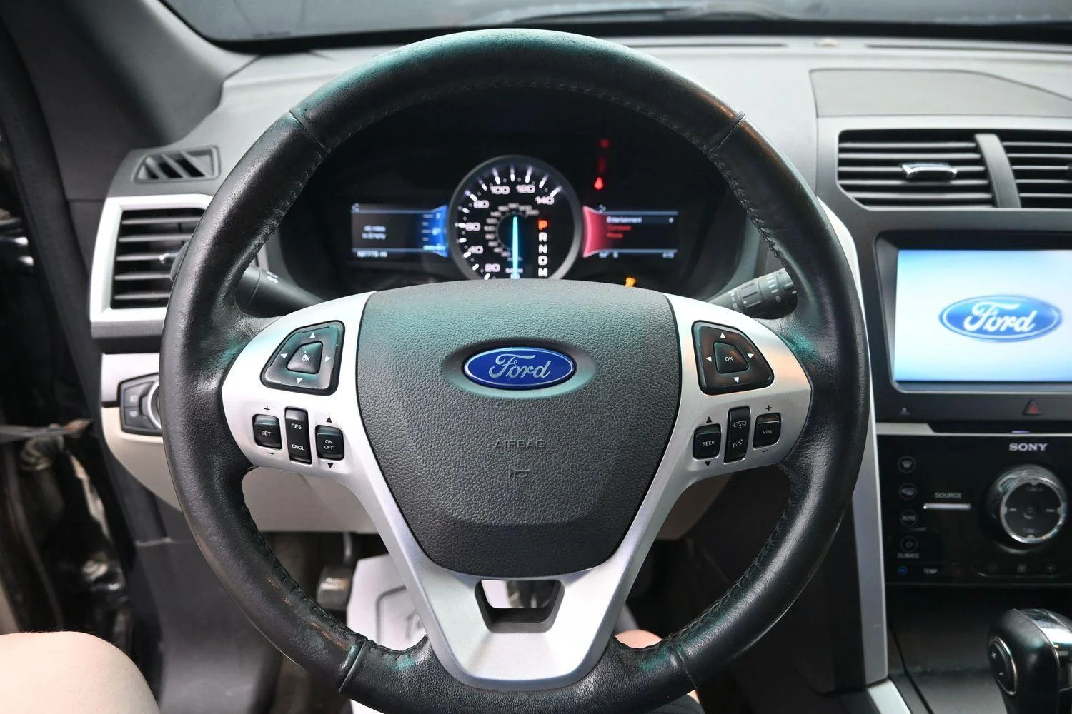 Used 2015 Tuxedo Black Metallic Ford Limited image 21