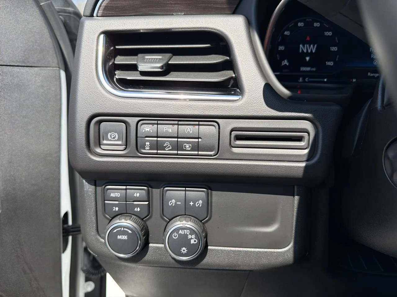 Used 2024 Summit White Chevrolet Z71 image 15