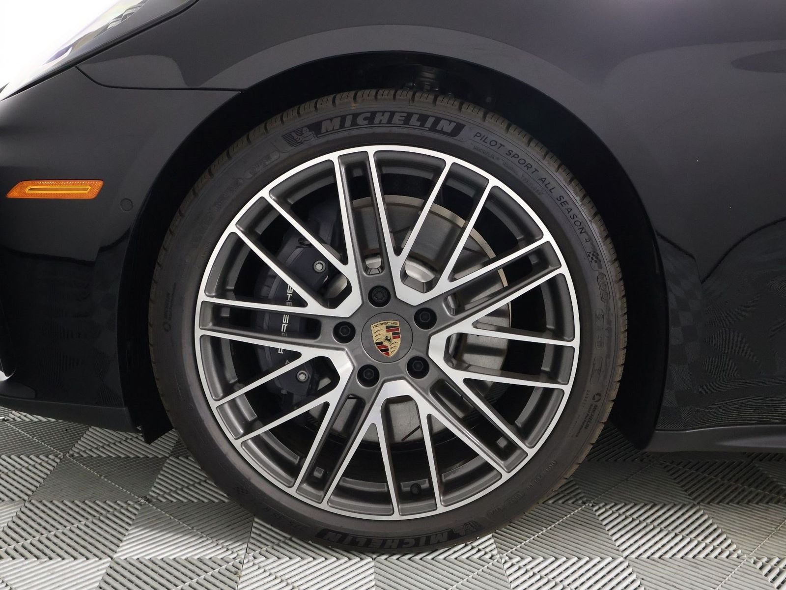2026 Porsche Panamera 4 E-Hybrid - Photo 17