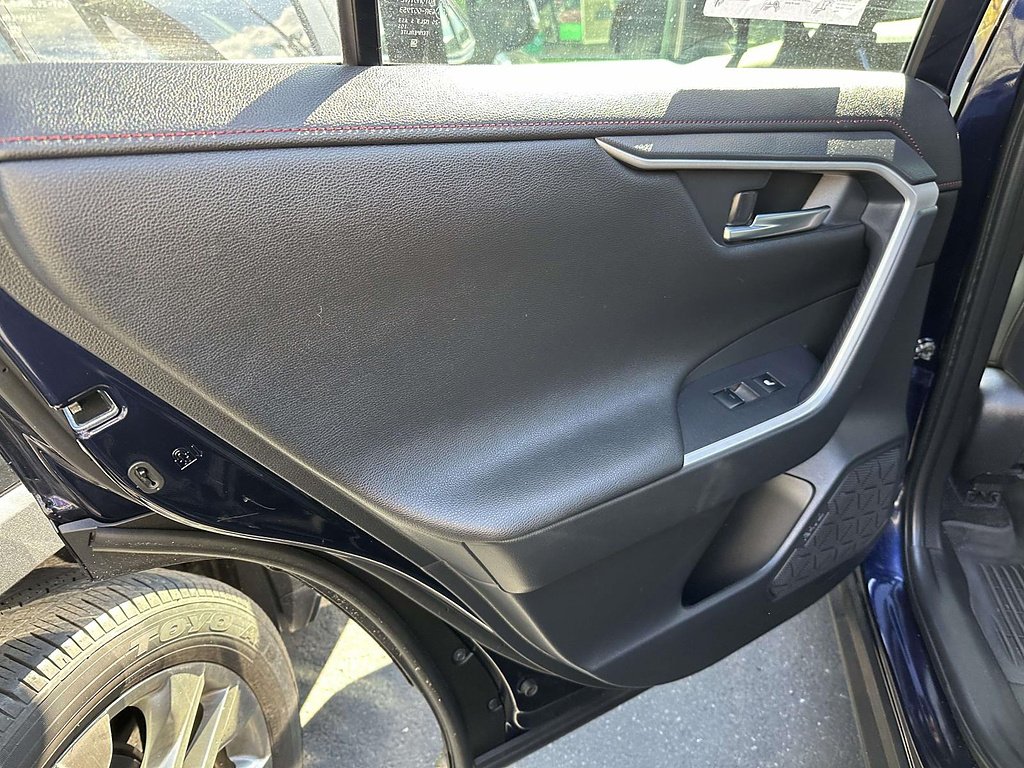 2023 Toyota RAV4 XSE - Photo 17