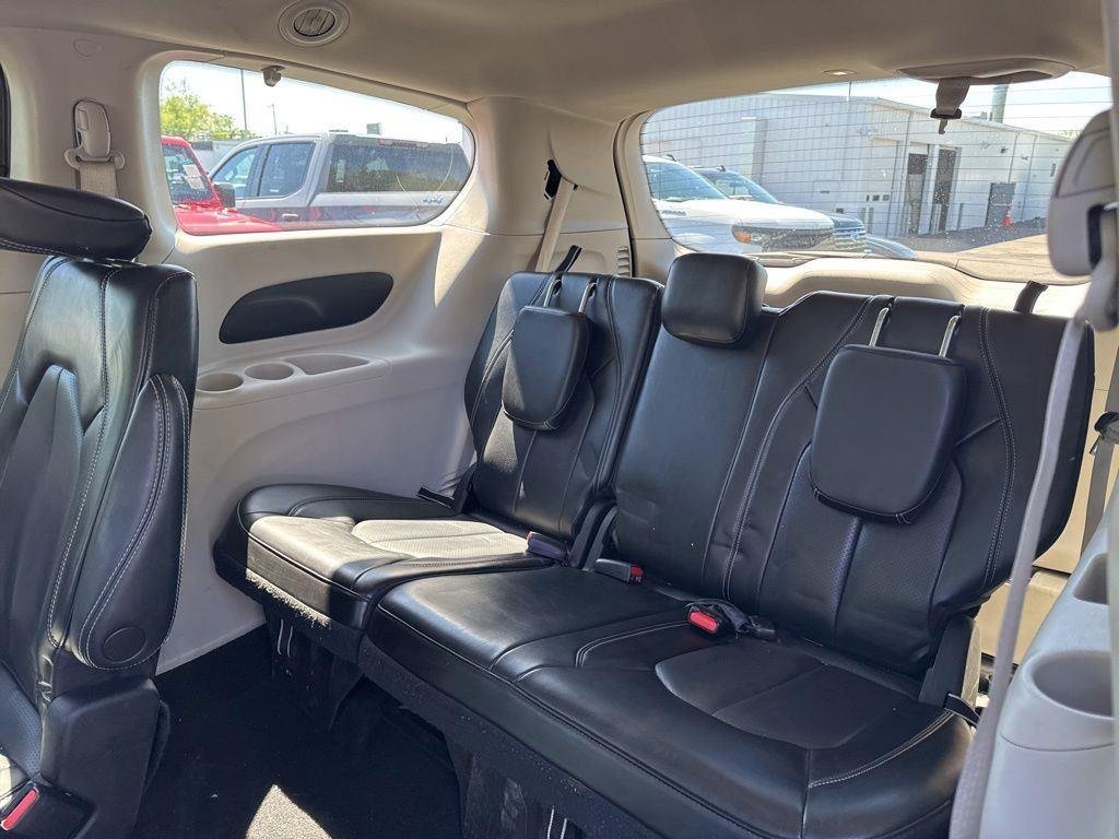 Used 2023 Crystal Metallic Chrysler Touring L image 5