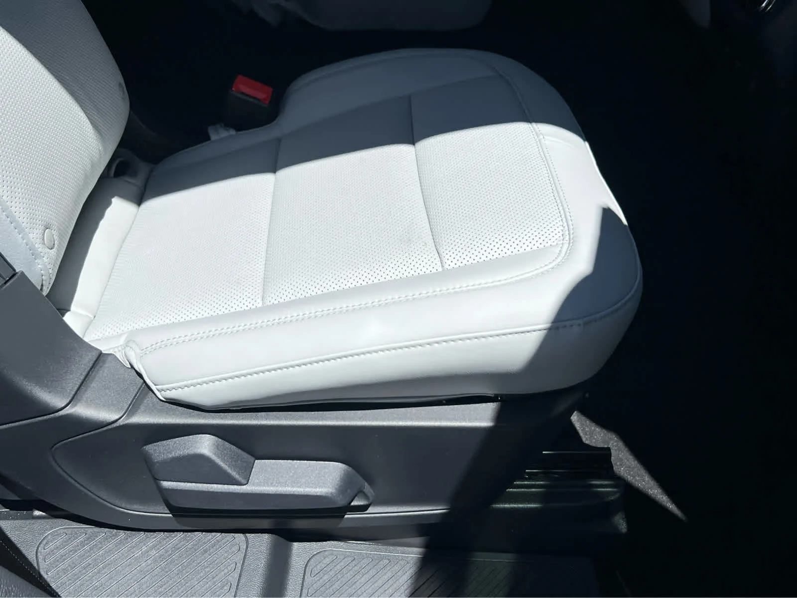 New 2026 Space White Metallic Ford Platinum™ image 22