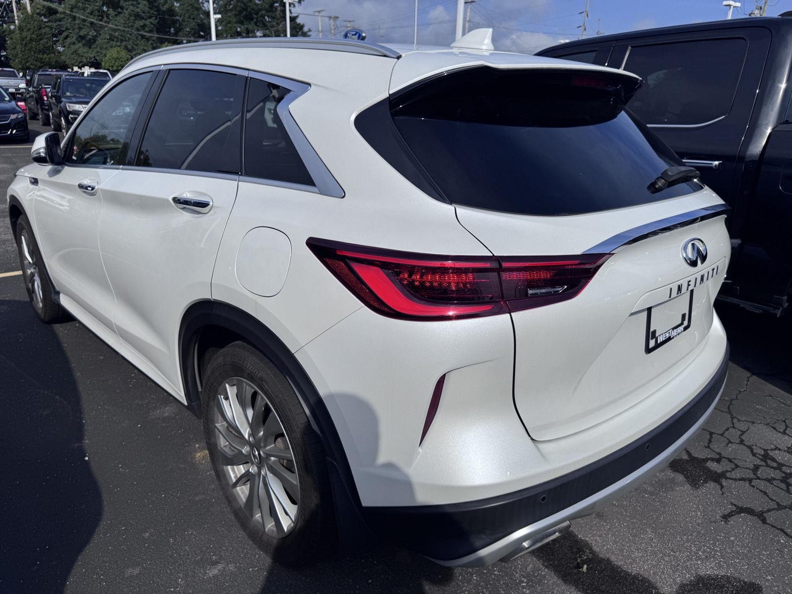 Used 2023 Radiant White INFINITI LUXE image 6