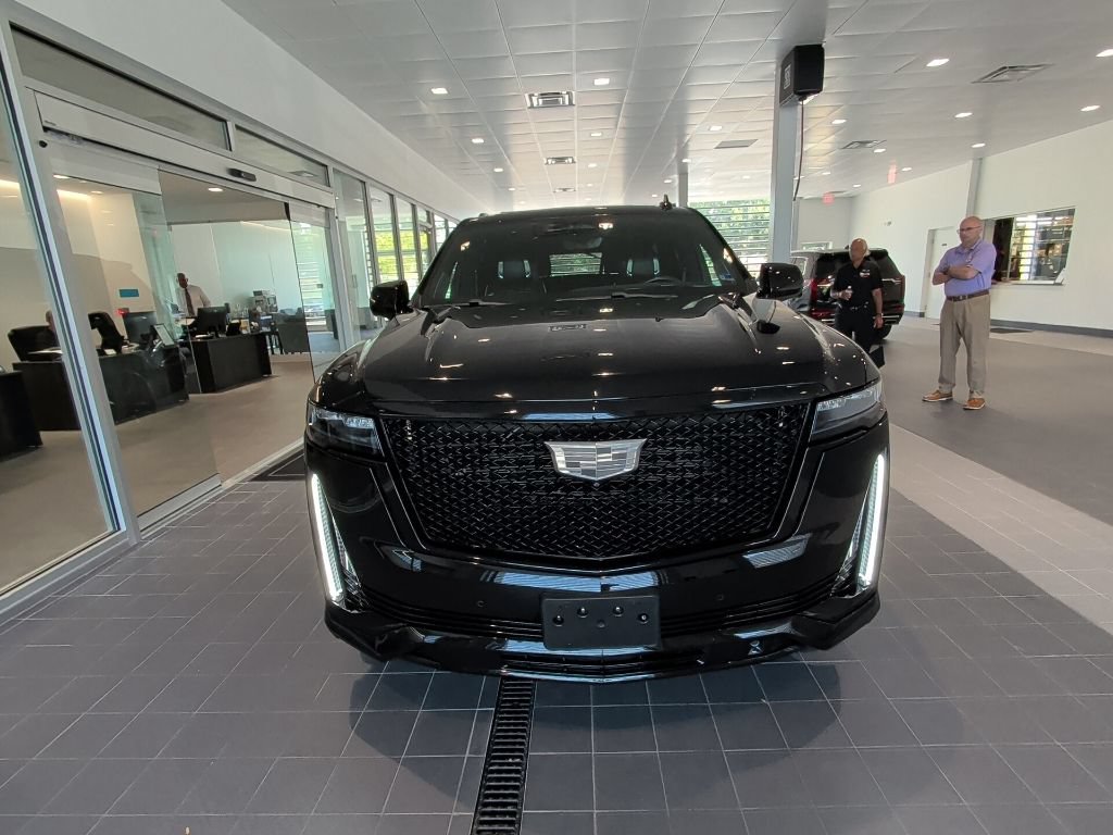 Certified Used 2022 BLACK RAVEN Cadillac Sport Platinum image 8