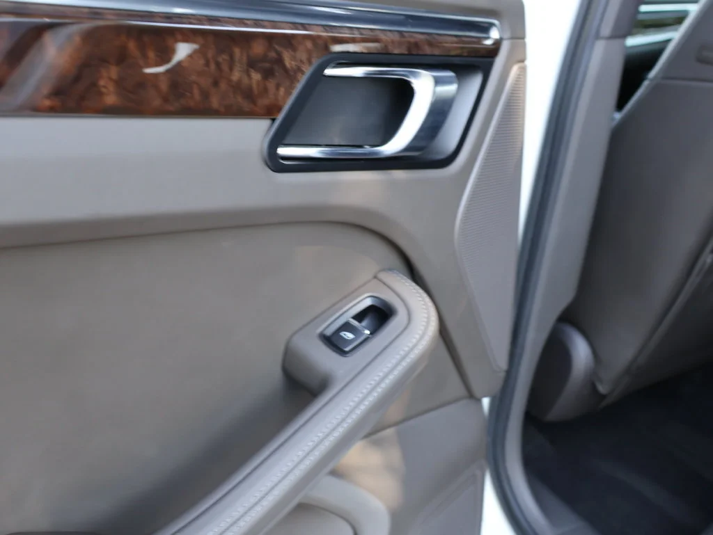 Used 2015 White Porsche S image 21