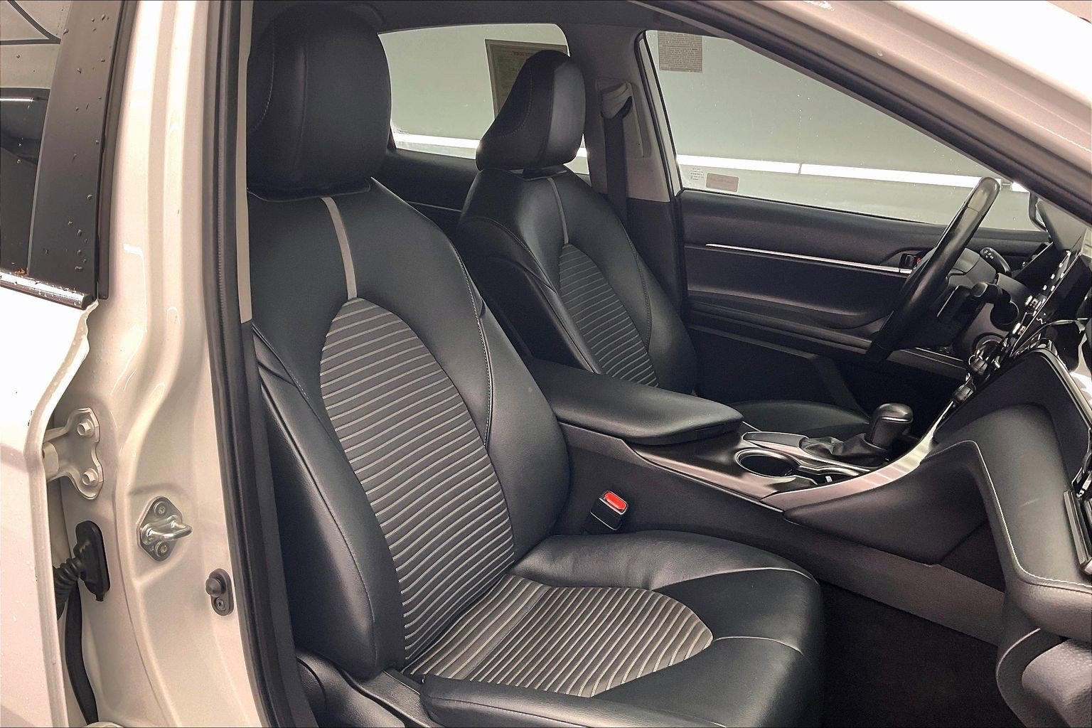 2021 Toyota Camry SE photo 5