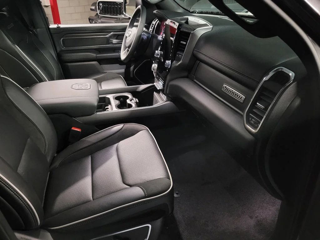 New 2026 Granite Crystal Metallic Clear-Coat Exterior Paint RAM Laramie image 18