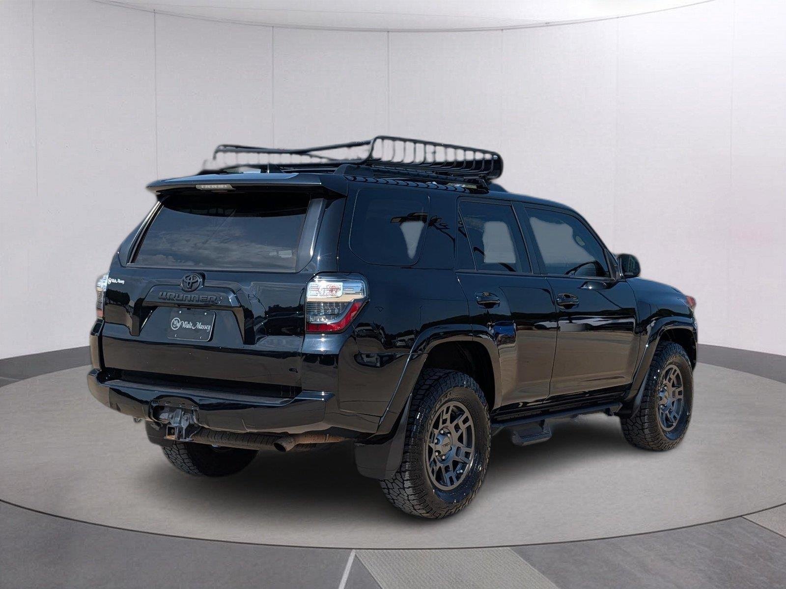 Used 2020 Midnight Black Metallic Toyota Venture image 7