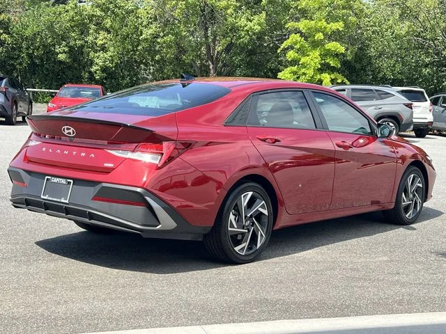 Used 2025 Red Hyundai SEL Sport image 13