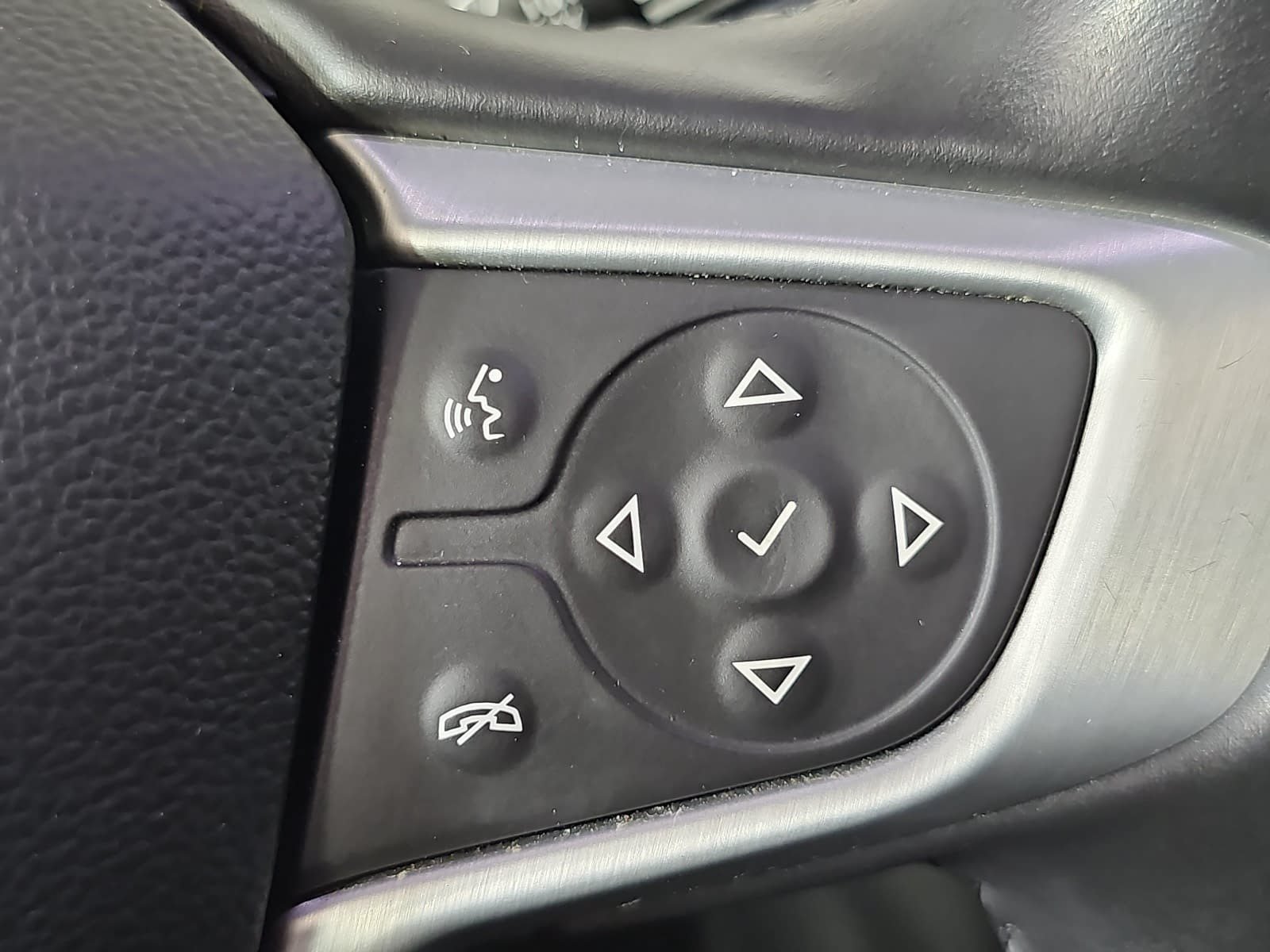 Used 2020 Black GMC SLE image 17