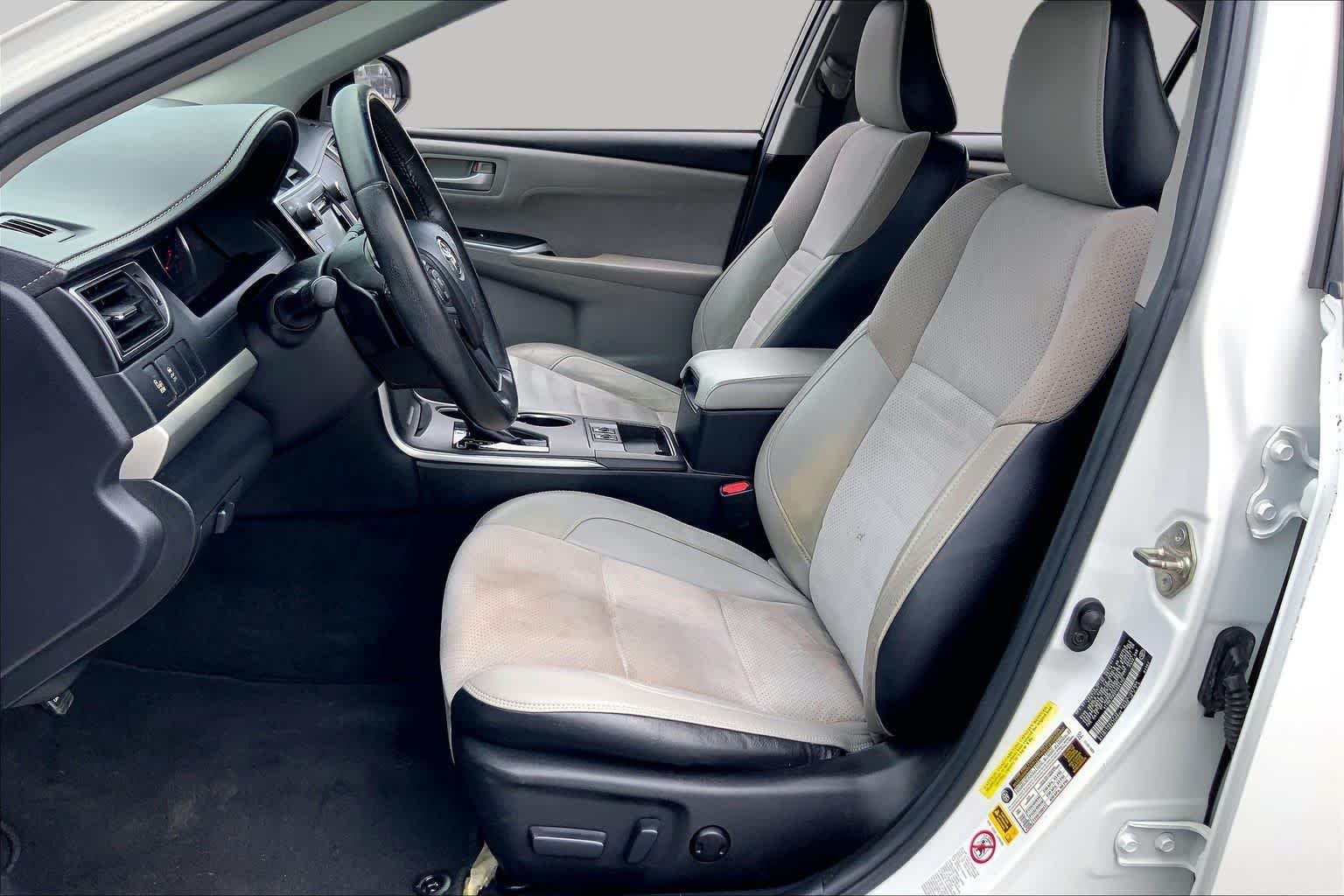 Used 2015 Super White Toyota XSE image 8