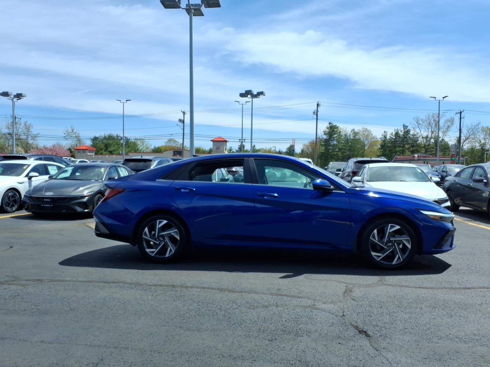 2024 Hyundai Elantra SEL - Photo 4