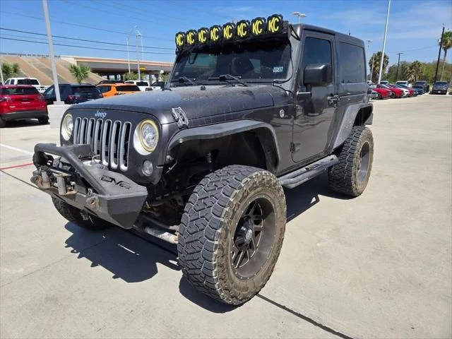 Used 2017 Gray Jeep Sahara image 7