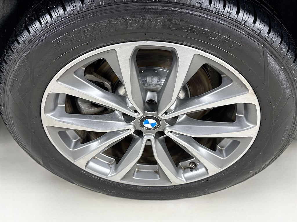 Used 2019 Black Sapphire Metallic BMW sDrive30i image 43