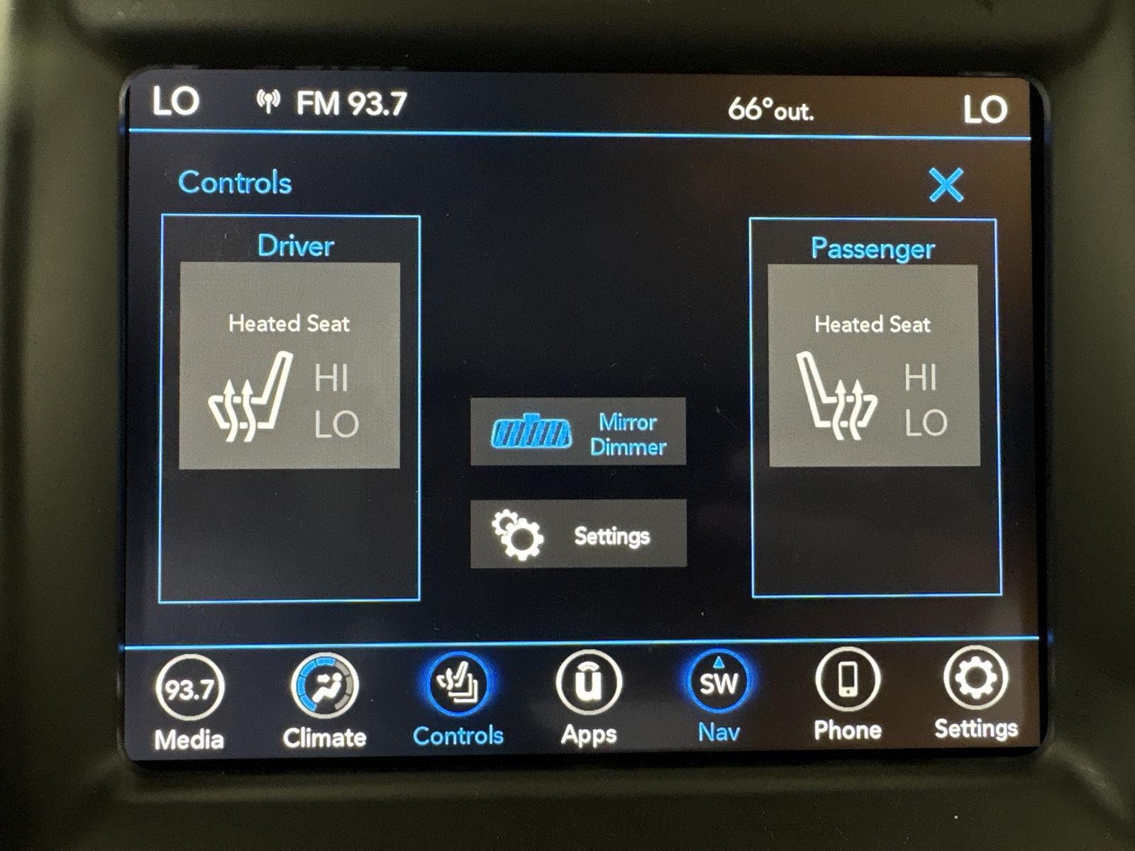 Used 2020 Silver Mist Clearcoat Chrysler Touring L image 11
