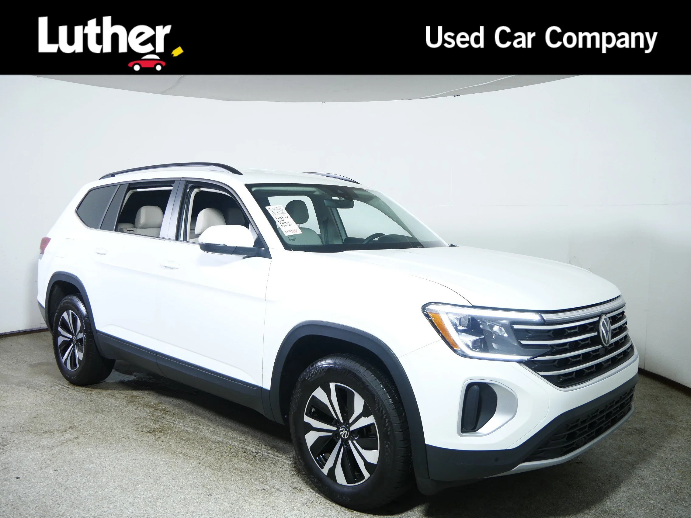 Used 2025 Pure White Volkswagen 2.0T SE image 1