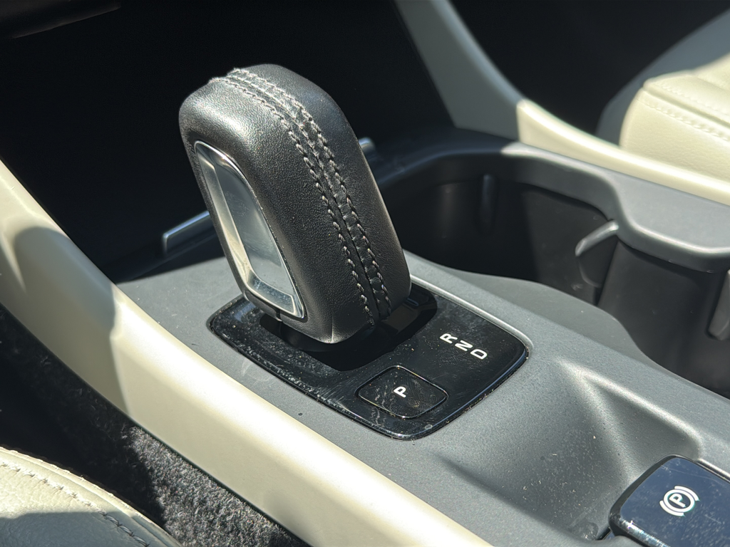 Used 2021 Blue Volvo Momentum image 10