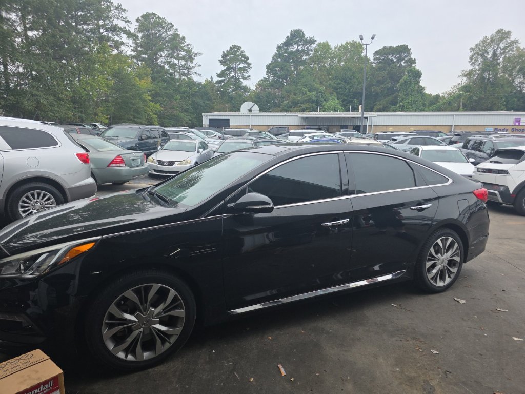 Used 2015 Black Hyundai Limited image 2