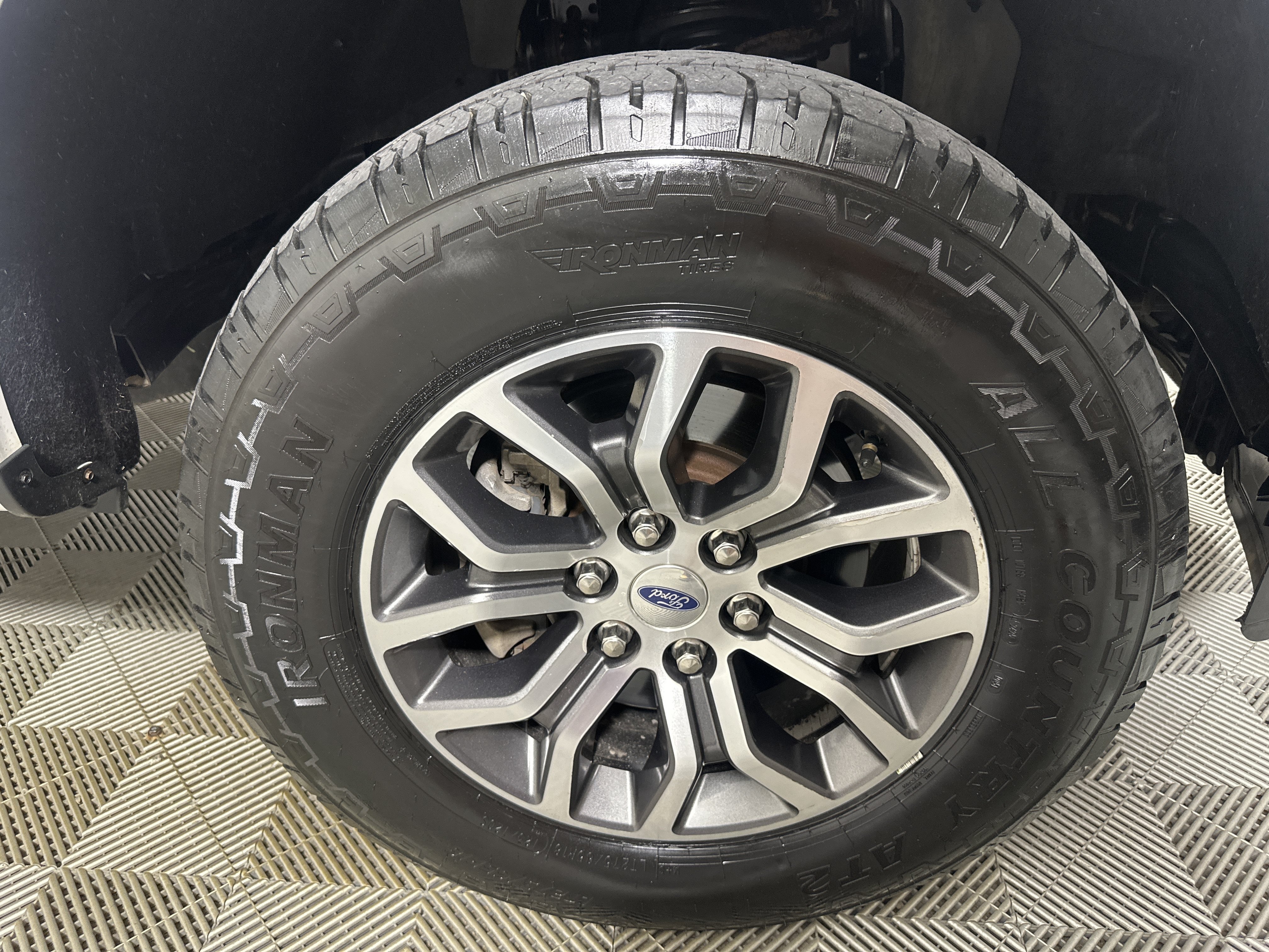Used 2021  Ford  image 27