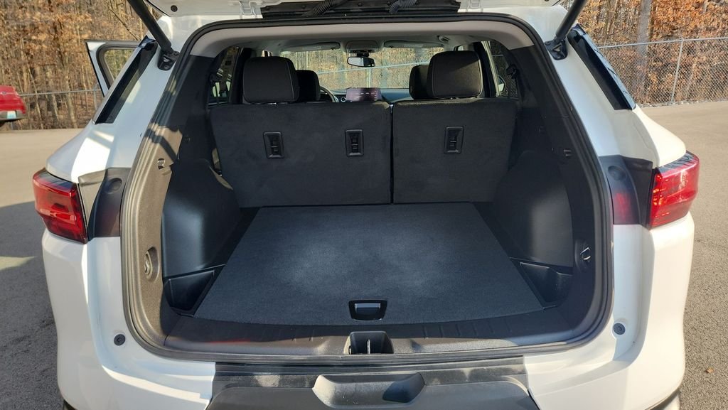 Used 2024 White Chevrolet LT image 26