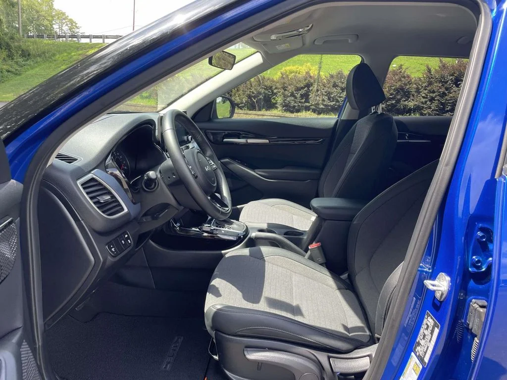 Used 2023 Blue Kia S image 15